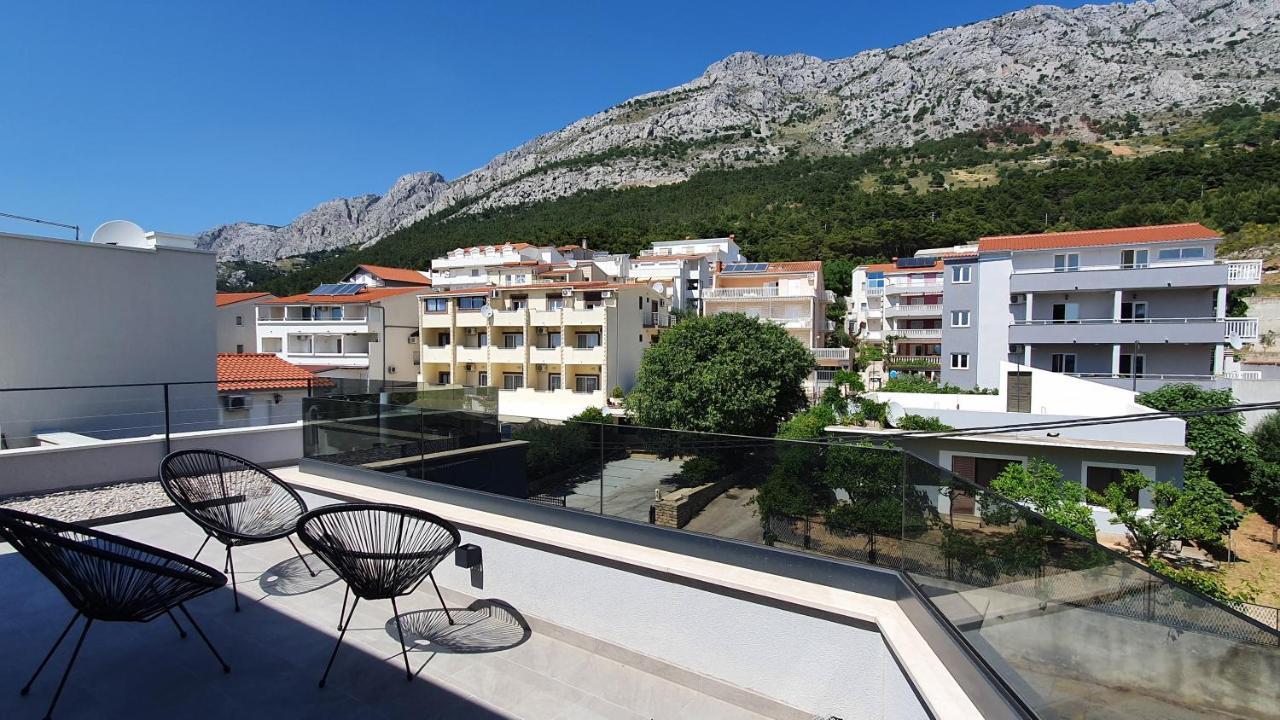 Marina Omis
